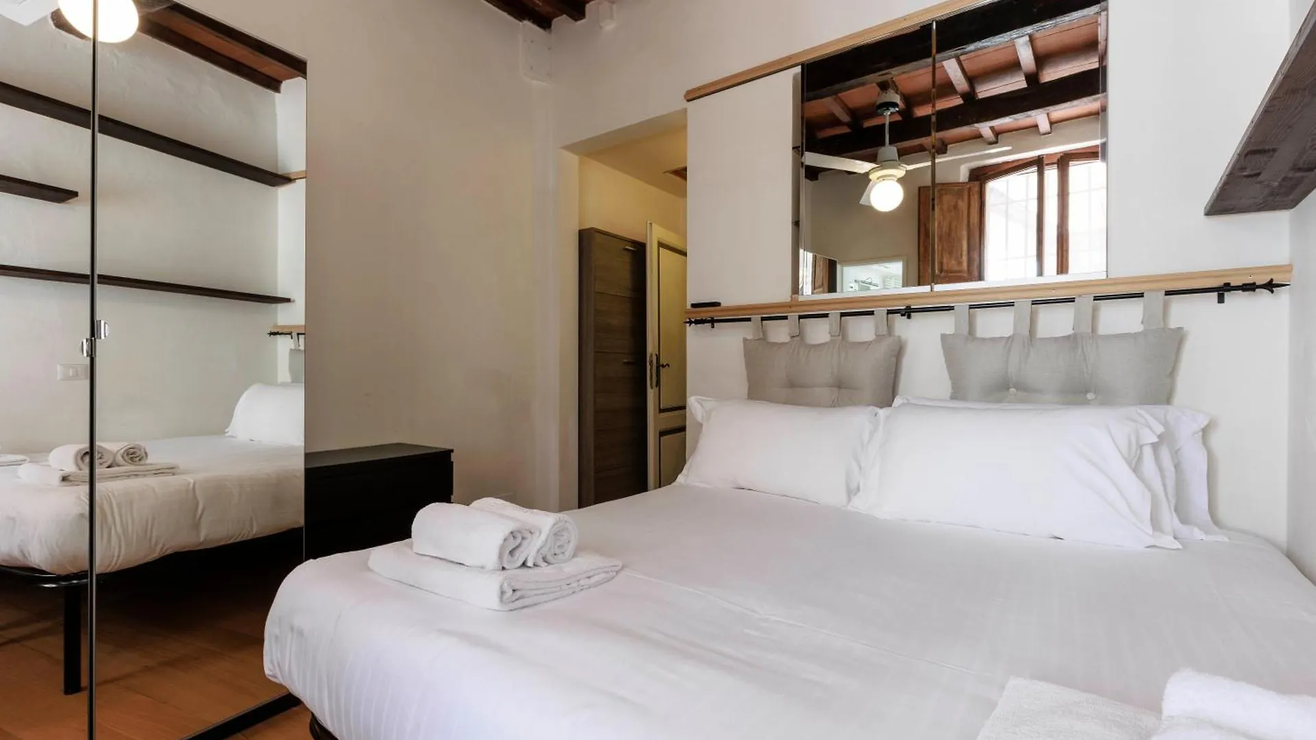 Santa Maria Novella Elegant Apartment Florence